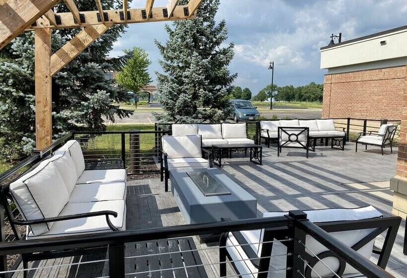 בית מלון כפרי Hilton Garden Inn Oconomowoc