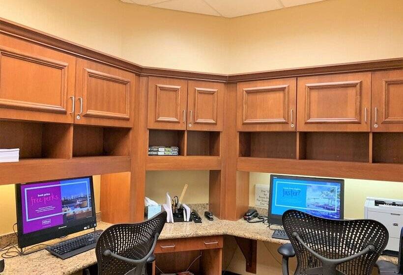 בית מלון כפרי Hilton Garden Inn Oconomowoc