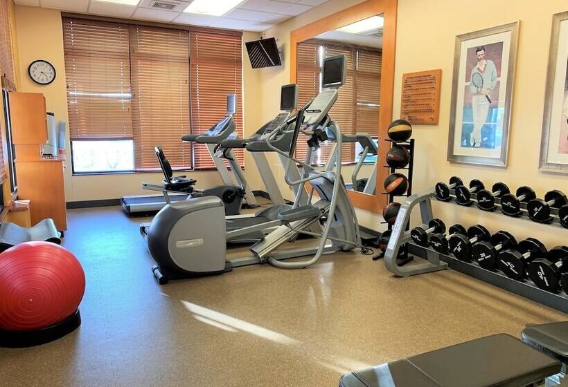 בית מלון כפרי Hilton Garden Inn Oconomowoc