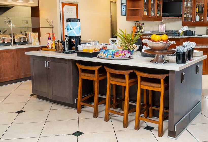 בית מלון כפרי Hilton Garden Inn Ontario/rancho Cucamonga