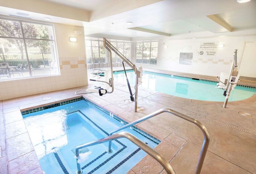 בית מלון כפרי Hilton Garden Inn Ontario/rancho Cucamonga