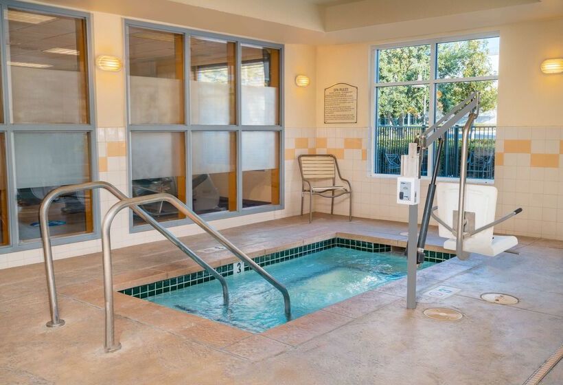 בית מלון כפרי Hilton Garden Inn Ontario/rancho Cucamonga