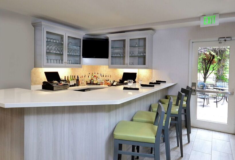 ホテル Hilton Garden Inn Raleigh Capital Blvd I540