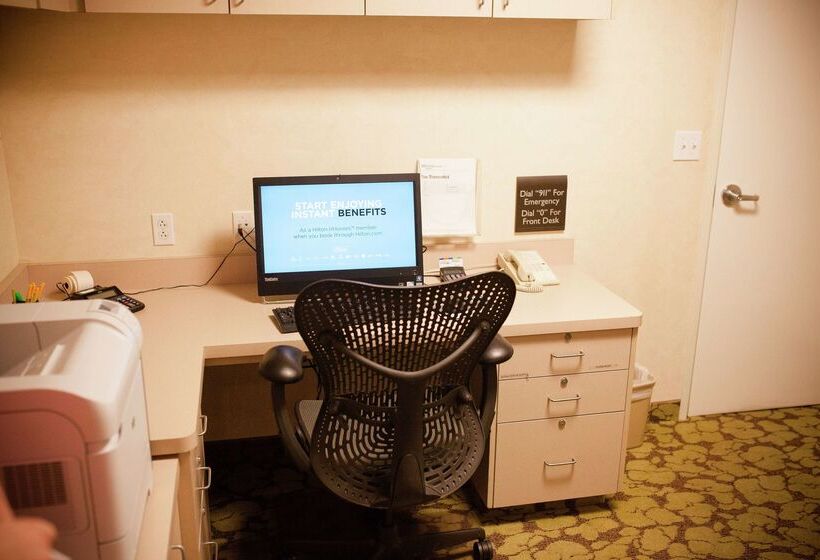 فندق Hilton Garden Inn Redding