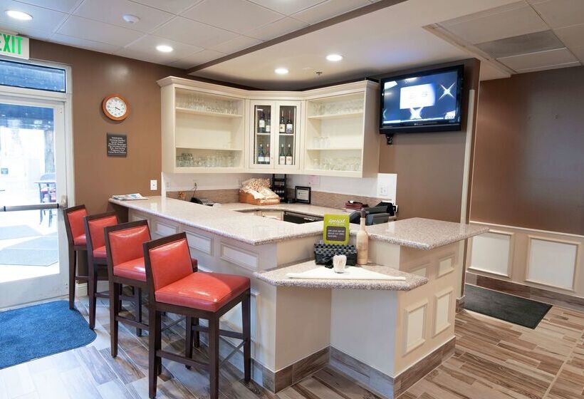 فندق Hilton Garden Inn Redding