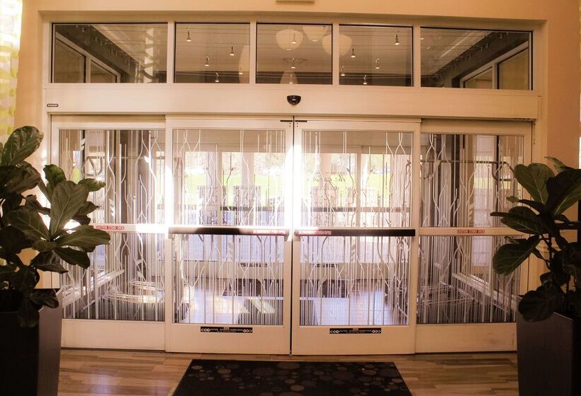 فندق Hilton Garden Inn Redding