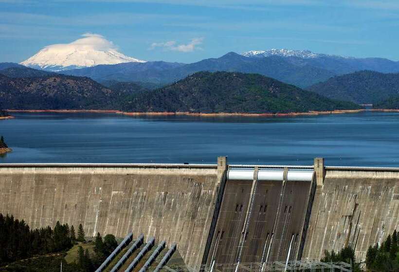 فندق Hilton Garden Inn Redding