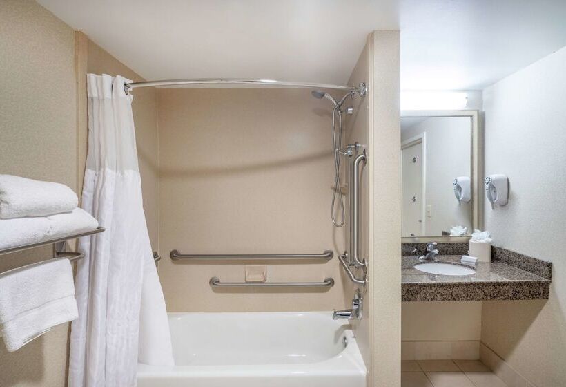 Отель Hilton Garden Inn Richmond Airport