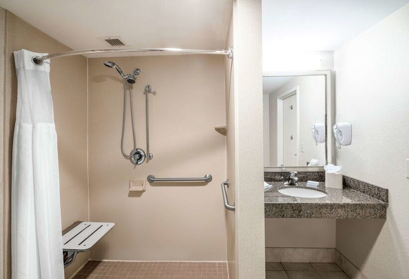 Отель Hilton Garden Inn Richmond Airport