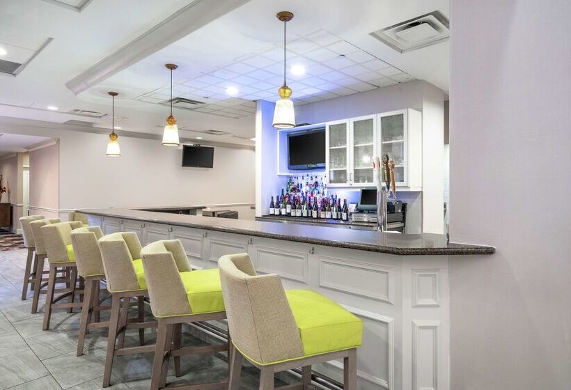 Отель Hilton Garden Inn Richmond Airport