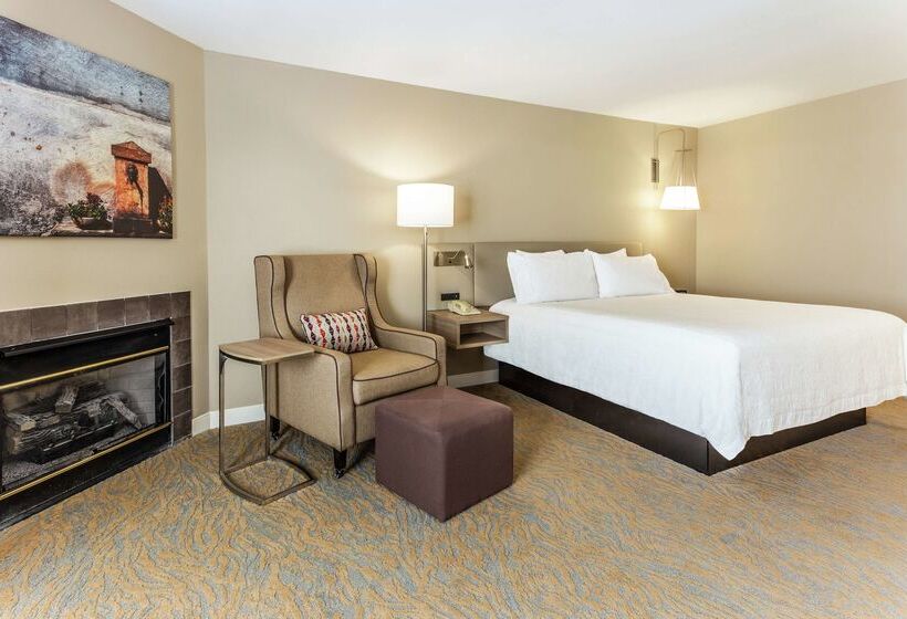 בית מלון כפרי Hilton Garden Inn St Charles