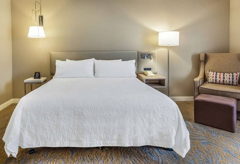 Отель Hilton Garden Inn St Charles