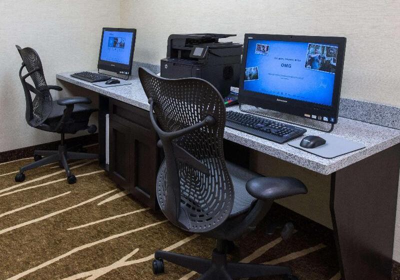 בית מלון כפרי Hilton Garden Inn Tallahassee Central