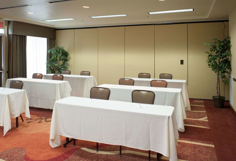 فندق Hilton Garden Inn Tulsa Airport