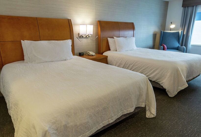 בית מלון כפרי Hilton Garden Inn Des Moines West