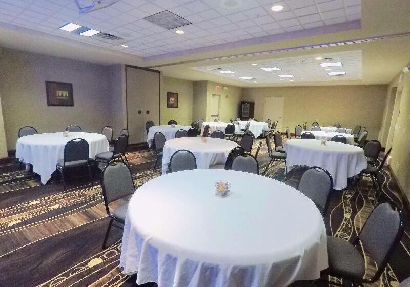 בית מלון כפרי Hilton Garden Inn Des Moines West