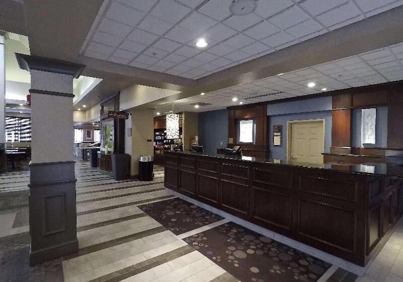 هتل Hilton Garden Inn Des Moines West
