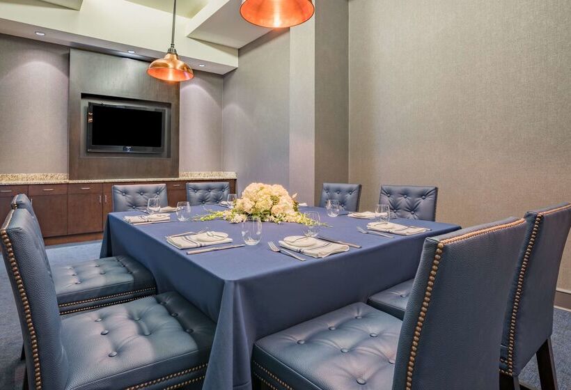 هتل Hilton Minneapolis/bloomington