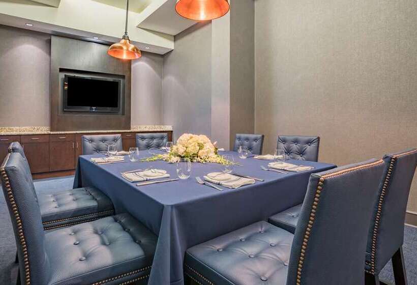 هتل Hilton Minneapolis/bloomington