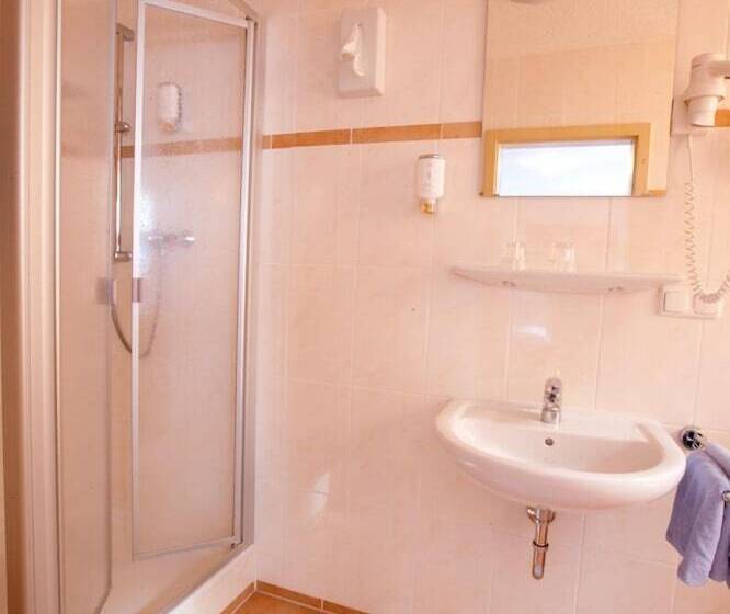 Weinhotel Des Riesling Zum Grünen Kranz