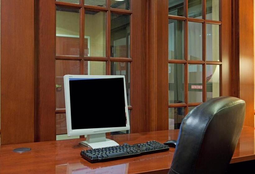 Holiday Inn Express Hotel & Suites Manchester   Airport, An Ihg