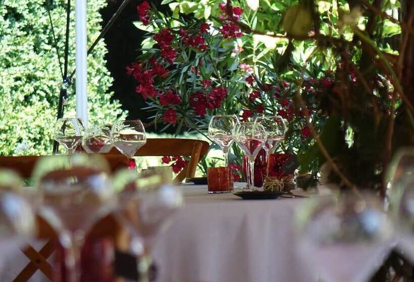 בית מלון כפרי Hostellerie Le Petit Manoir