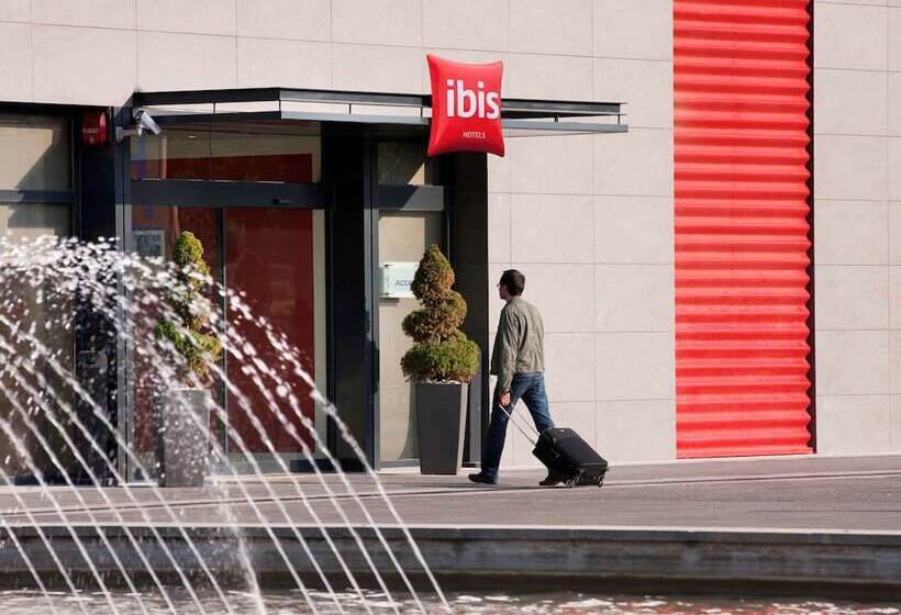 Отель Ibis Ripollet