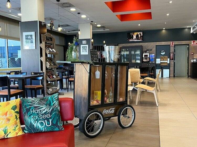 Отель Ibis Ripollet