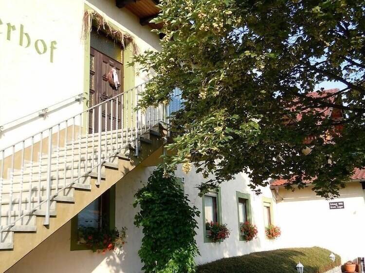 בית מלון כפרי Lugerhof