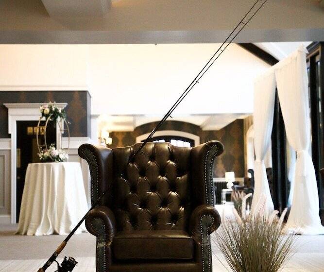 Отель Mulroy Woods