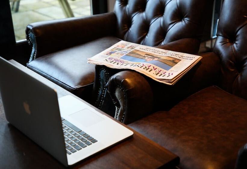 Отель Mulroy Woods