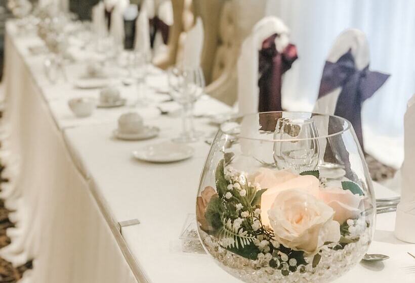 Отель Mulroy Woods