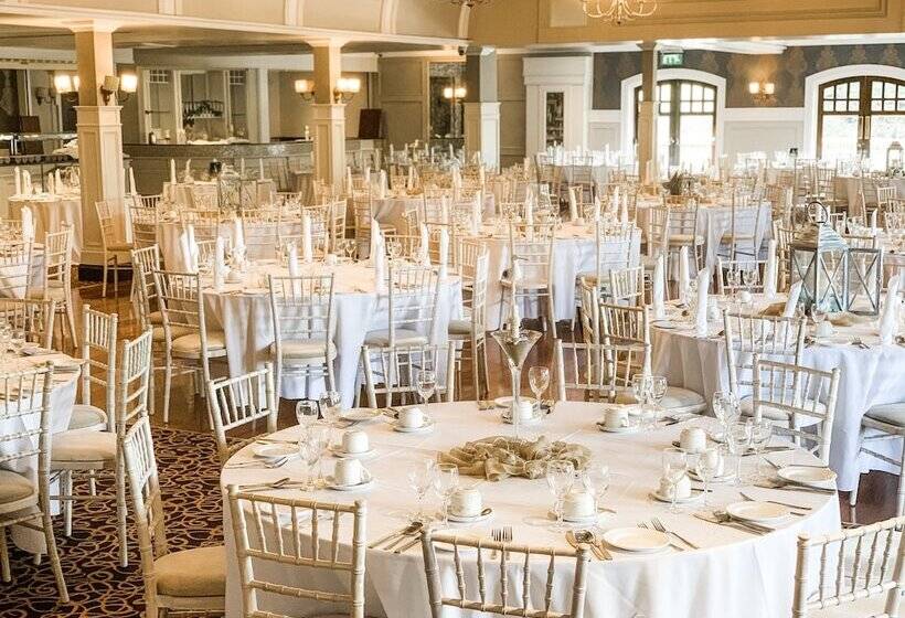 Отель Mulroy Woods