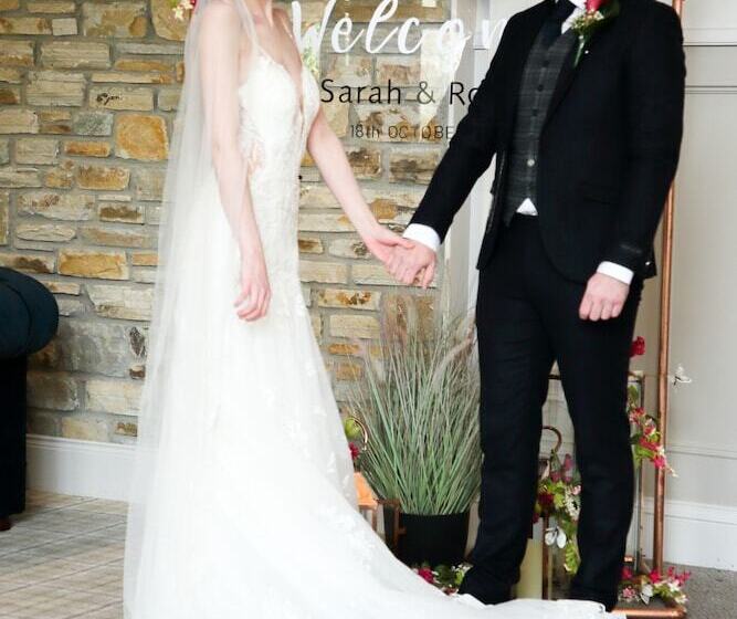 Отель Mulroy Woods