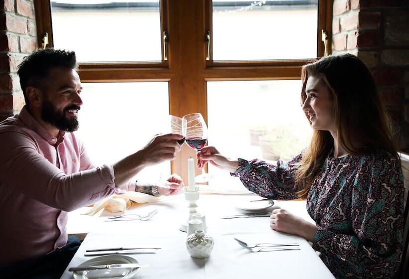 Отель Mulroy Woods