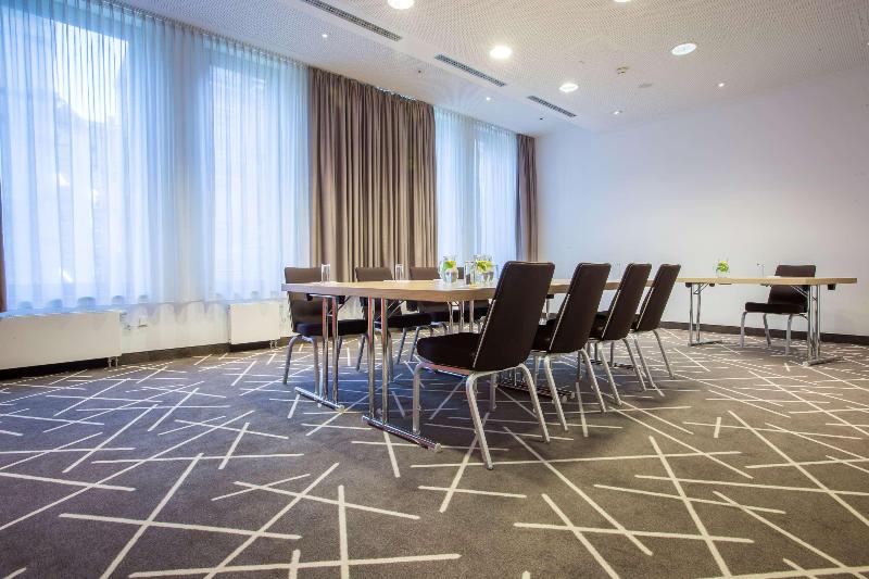 هتل Park Inn By Radisson Stuttgart
