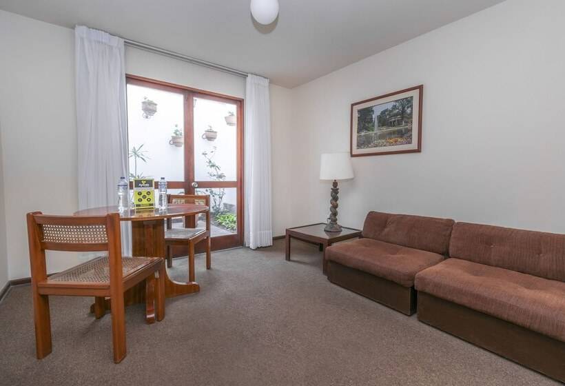 Отель San Isidro Inn