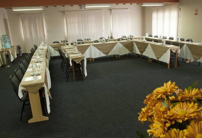 Отель San Isidro Inn