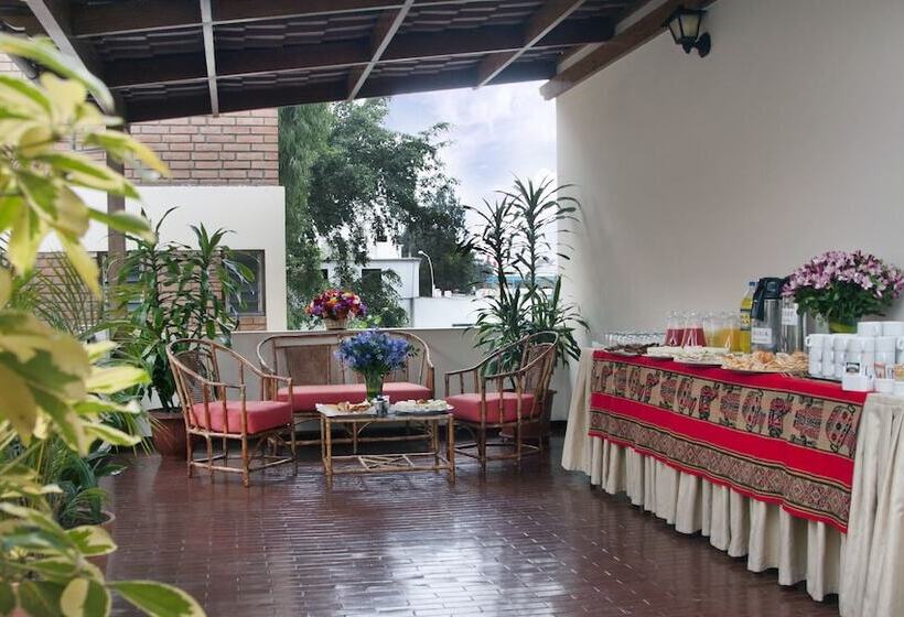 Отель San Isidro Inn