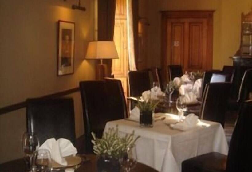 בית מלון כפרי Sweeney Hall