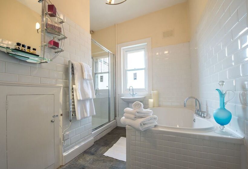 בית מלון כפרי Sweeney Hall