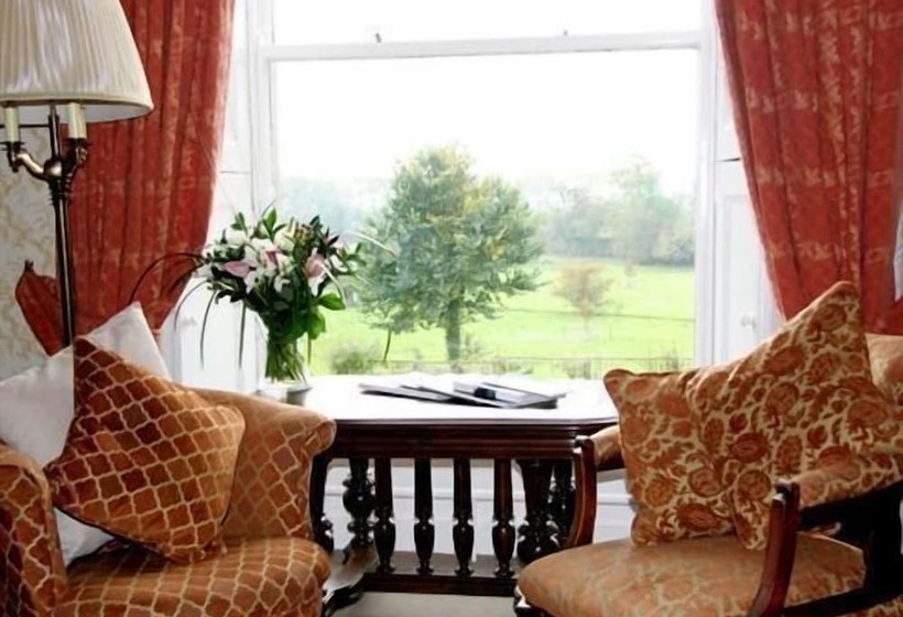 בית מלון כפרי Sweeney Hall