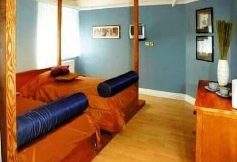 Отель The Hunting Lodge