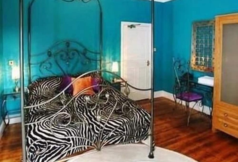 Отель The Hunting Lodge