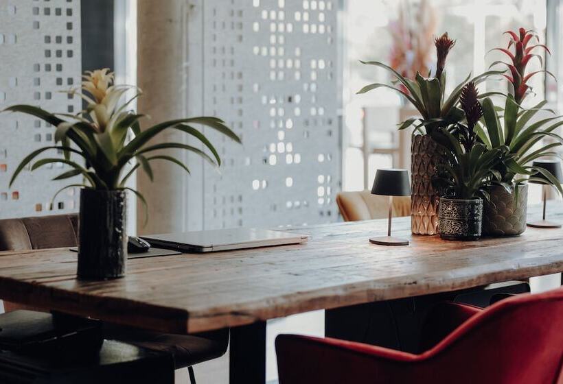 هتل The Weinmeister Berlinmitte  Adults Only