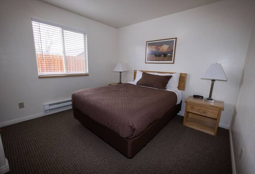 Austin S Chuckwagon Motel