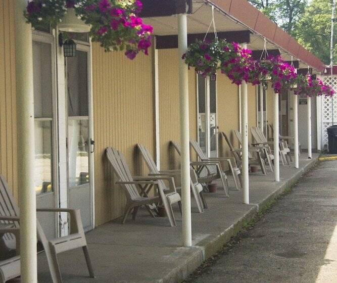 Riverview Motel