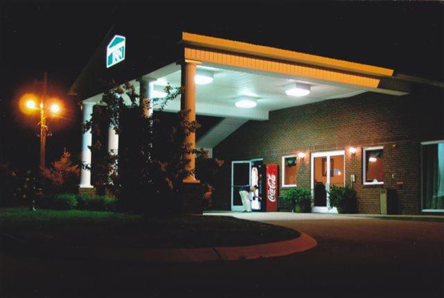 فندق صغير Deerfield Inn & Suites