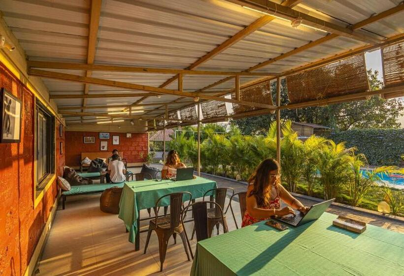 Albergue Zostel Kolad