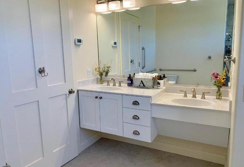 Annie S Place Bed & Breakfast